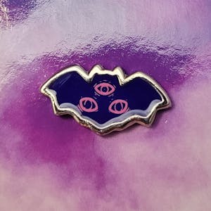 Eyes Mini Bat Pin
