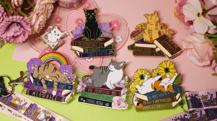 1x Cats x Literature Pin